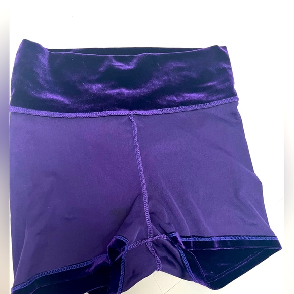 NWOT ⚜️💜⚜️ Laina Rauma velvet purple shorts size S - Picture 4 of 11